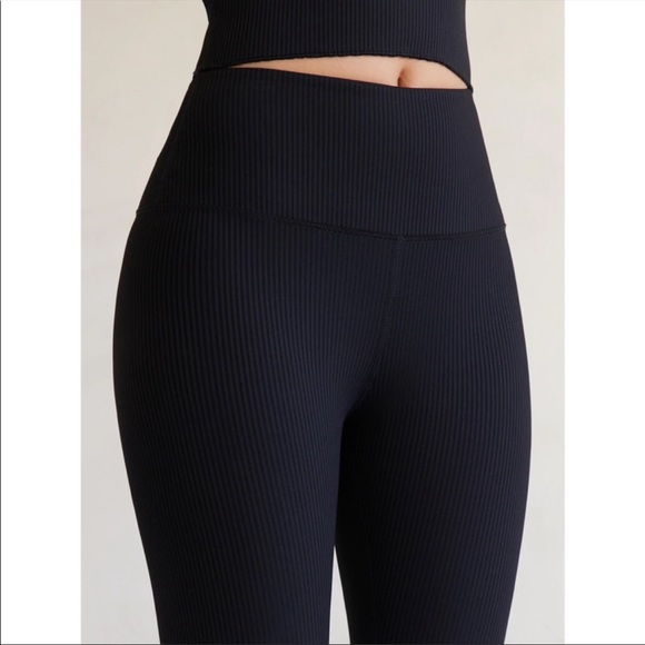 Carbon38 Ribbed 7/8 Leggings in Black in Size S - Picture 3 of 5